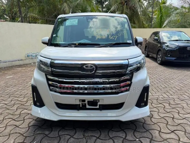 Toyota Roomy Custom GT 2024