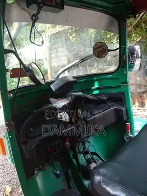Bajaj RE 2011