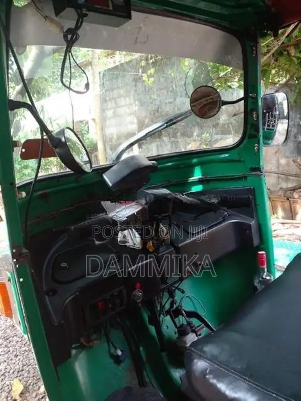 Bajaj RE 2011