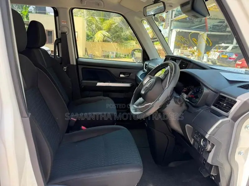 Toyota Roomy Custom GT 2024