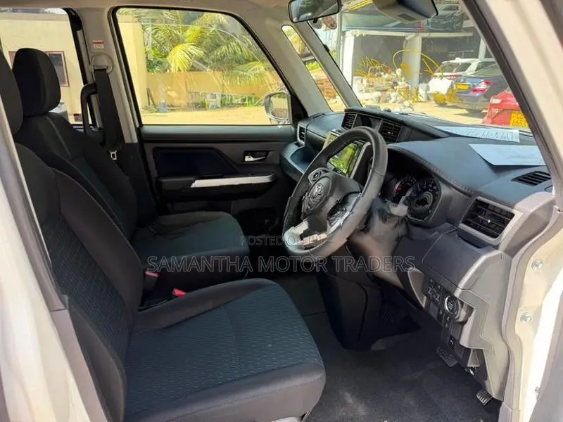 Toyota Roomy Custom GT 2024
