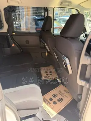 Toyota Roomy Custom GT 2024
