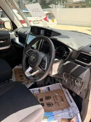 Toyota Roomy Custom GT 2024