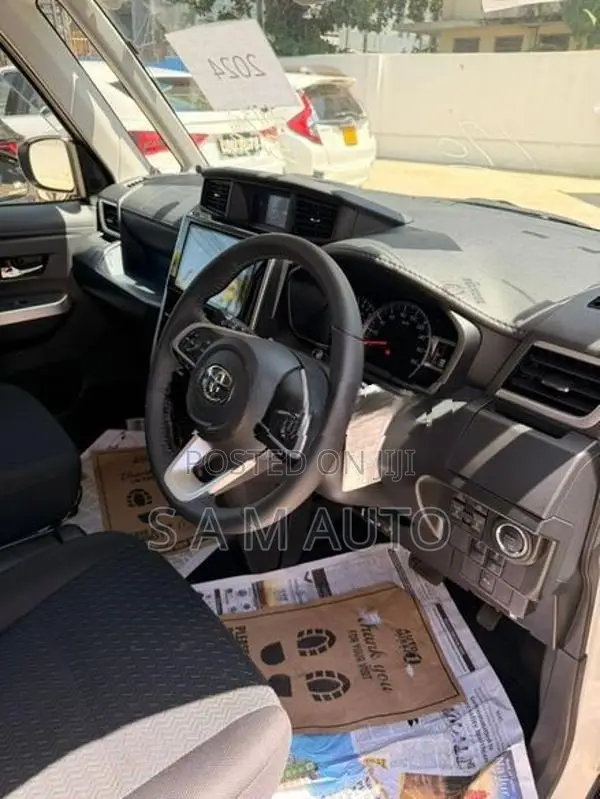 Toyota Roomy Custom GT 2024