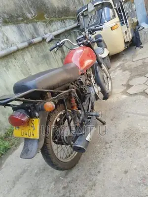 Bajaj Boxer 2013