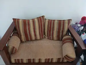 තේක්ක සෝෆා