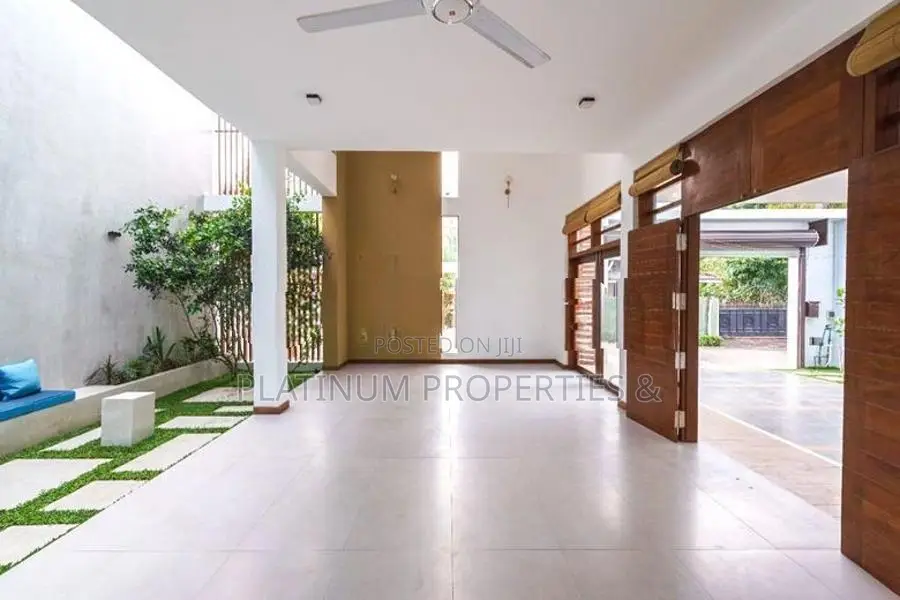 B/New Super Luxury Gated Community House For Sale In Piliyandala