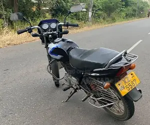 Bajaj CT100 2012