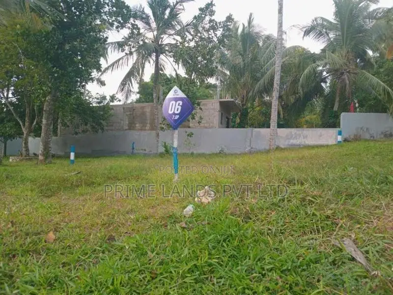 Lands for Sale in Karapitiya