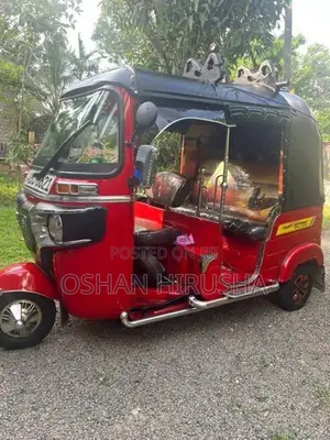 Bajaj RE 2015