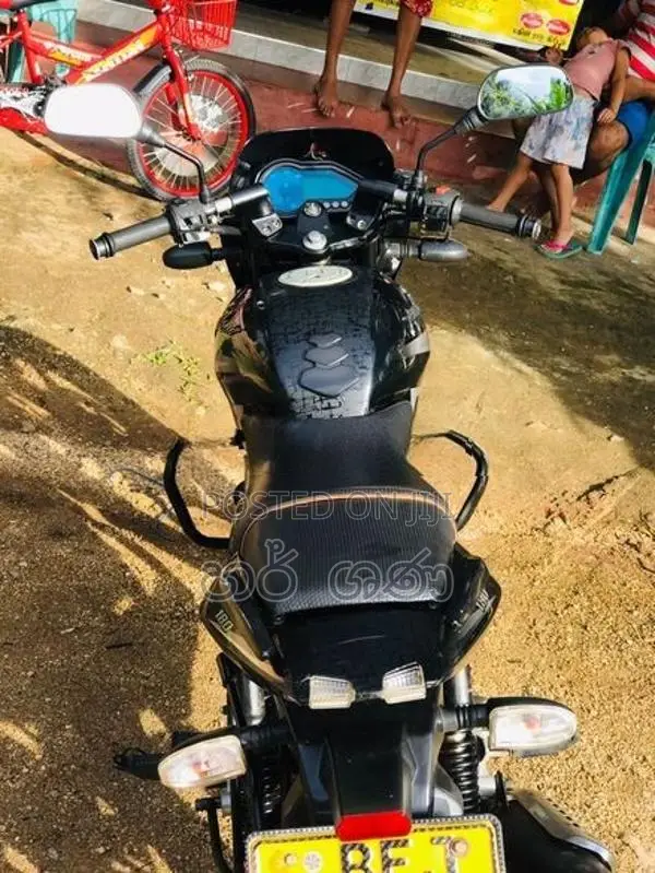Bajaj Pulsar 180 2016