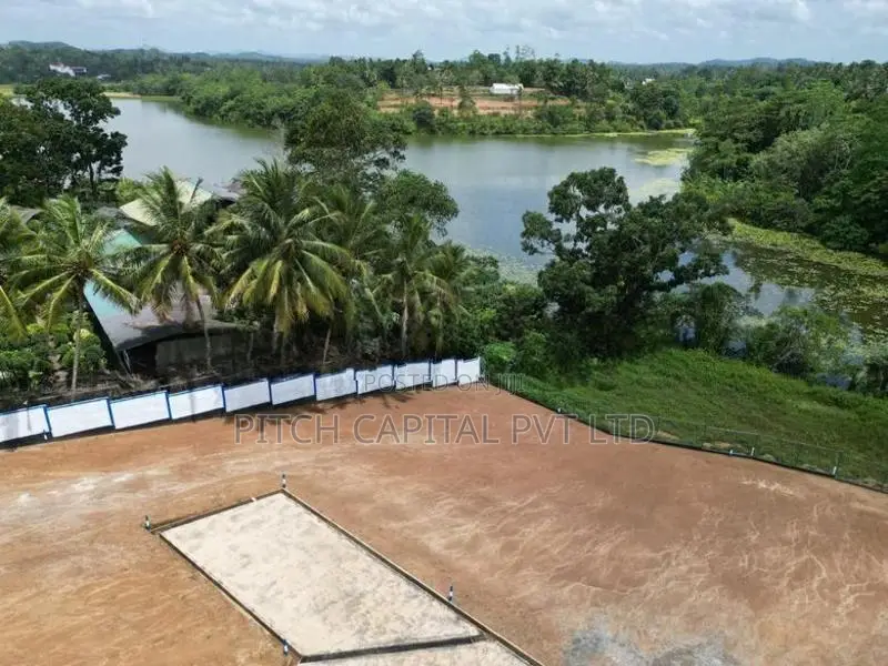 බණ්ඩාරගම උයන්වත්ත වැවට මුහුණලා ඇති වටිනා ඉඩමක්