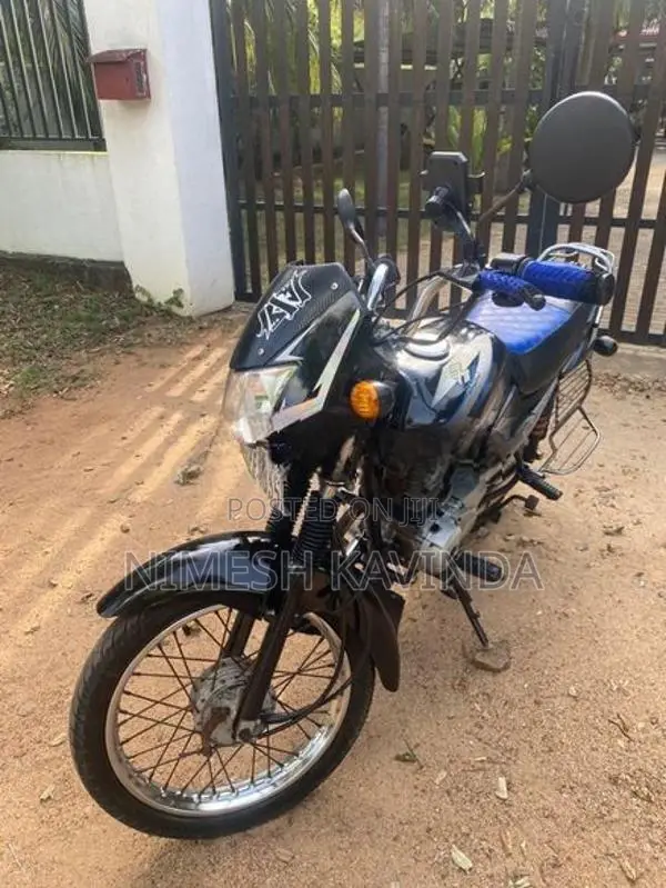 Bajaj CT100 2017