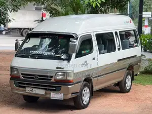 Toyota Hiace Dolphin 2001