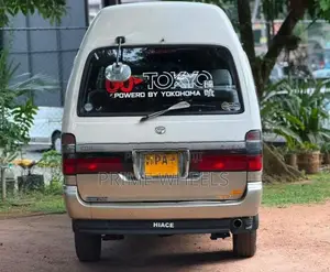 Toyota Hiace Dolphin 2001