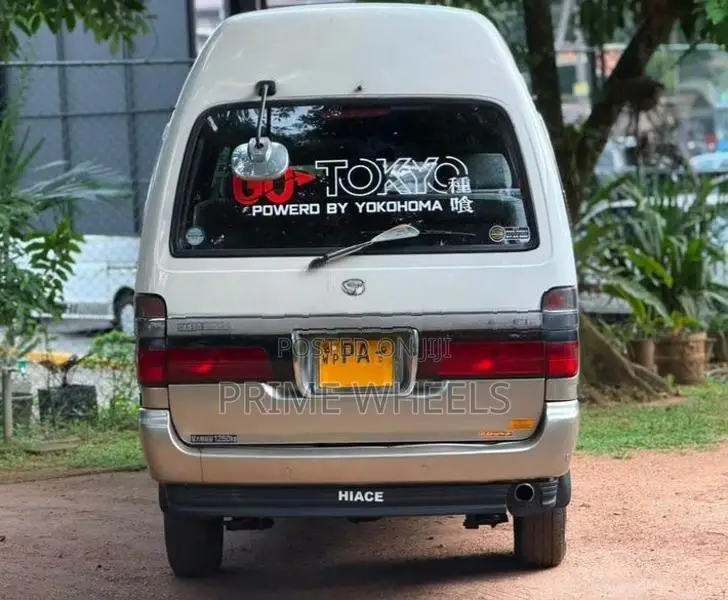 Toyota Hiace Dolphin 2001
