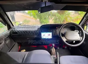Toyota Hiace Dolphin 2001