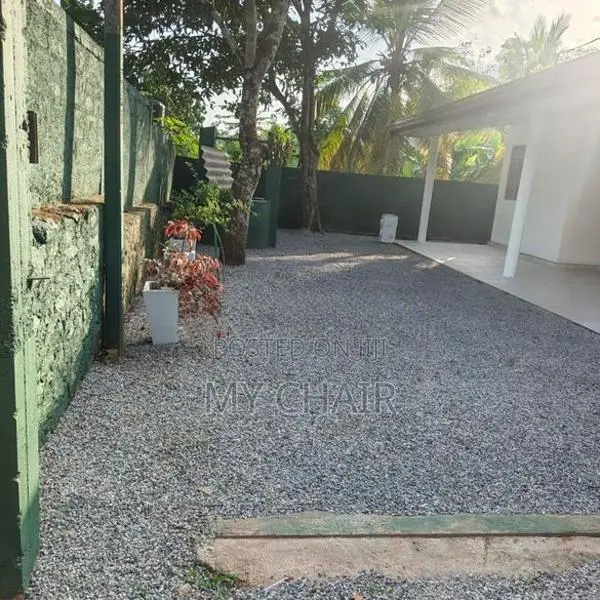 House For Sale in Padukka | Poragedara