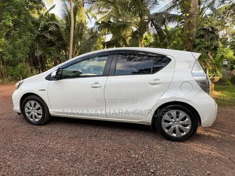 Toyota Aqua 2013