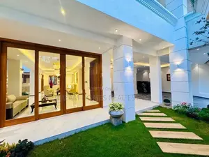 Luxury Residence in Jayanthipura