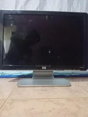 HP w1907 19" Monitor (For Parts or Repair)