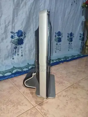 HP w1907 19" Monitor (For Parts or Repair)