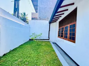 17 Perch Spacious Family House in Nugegoda