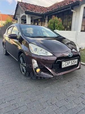Toyota Aqua Urban 2016