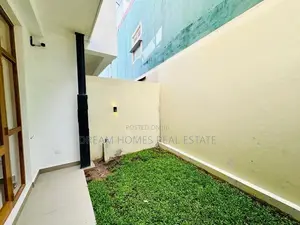 3-Story House for Sale in Nugegoda, Delkada