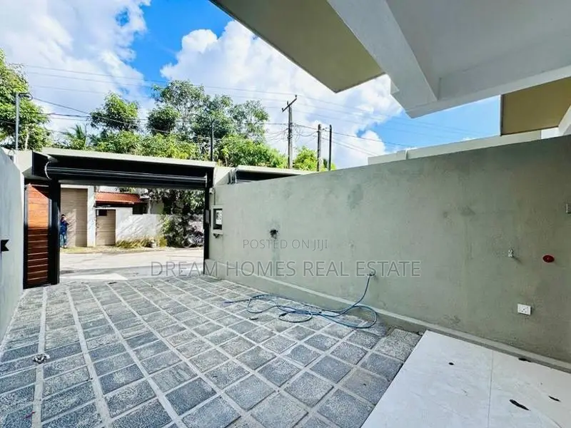 3-Story House for Sale in Nugegoda, Delkada