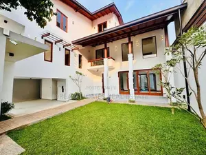 Luxury 5 Bedroom Home with Rooftop Bar – Kotte