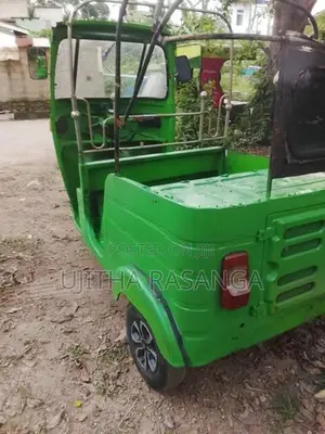 Bajaj RE 2000