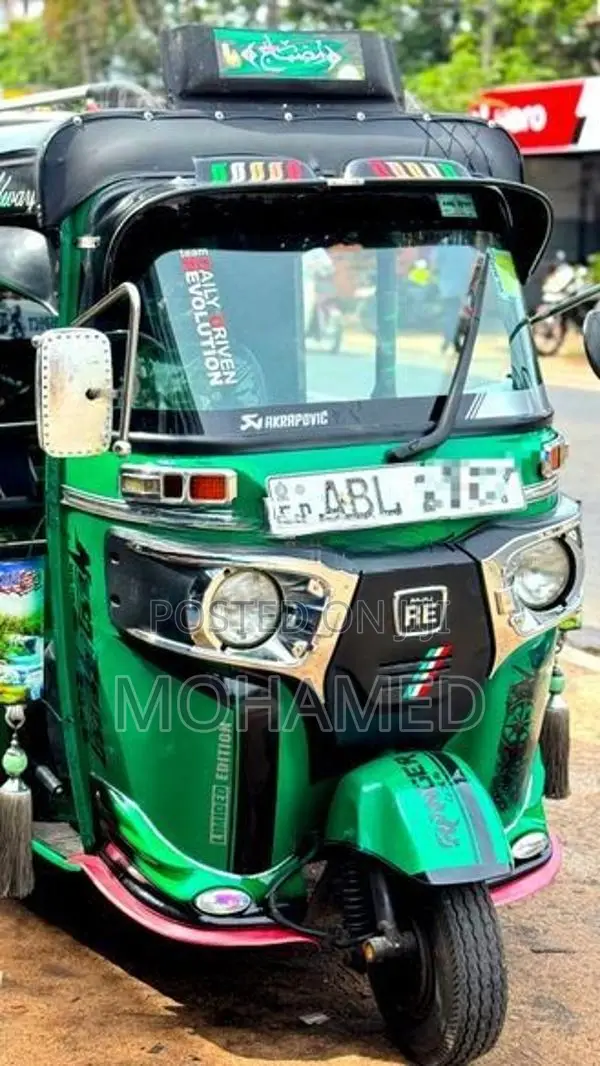 Bajaj RE 2016