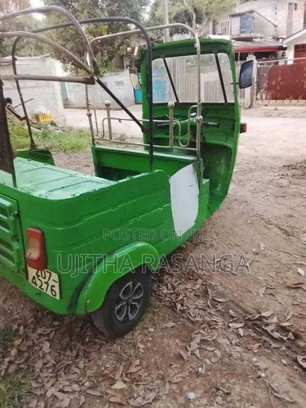 Bajaj RE 2000
