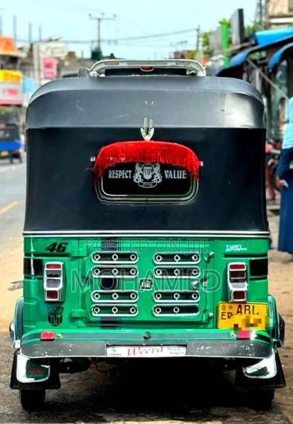 Bajaj RE 2016