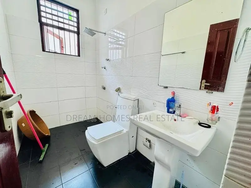 Spacious 4-Bedroom Home with Rooftop in Prime Dehiwala