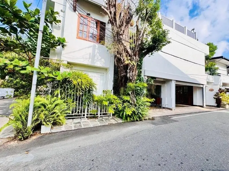 Architect Designed Luxury Home with Rooftop Pool – Colombo 7