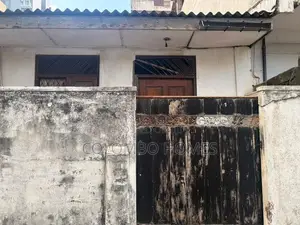 8 Perches Land with Old House for Sale - Colombo 06