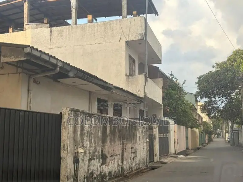 8 Perches Land with Old House for Sale - Colombo 06