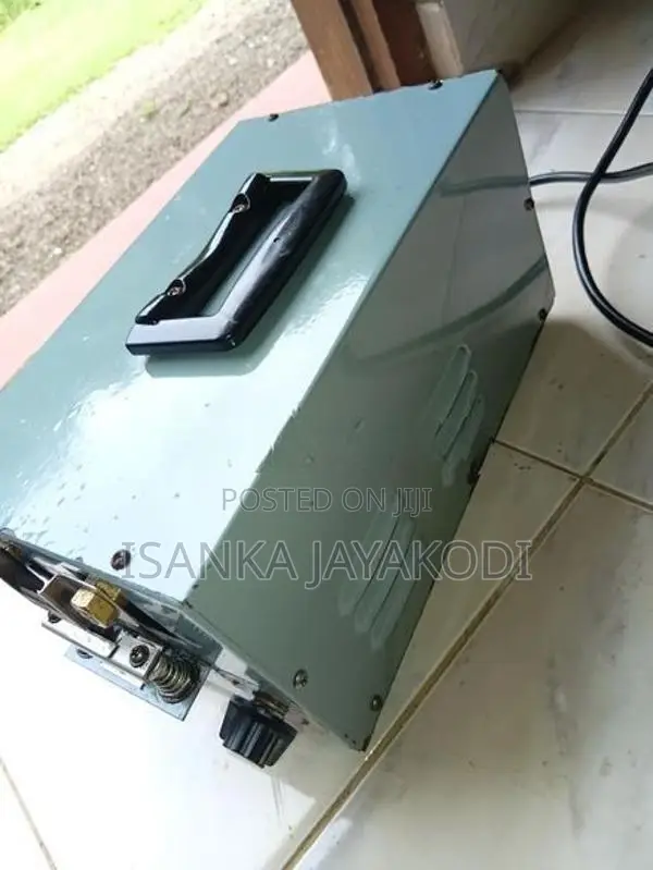 කිකිළියන්ගේ හොටවල් කපන මැෂිම