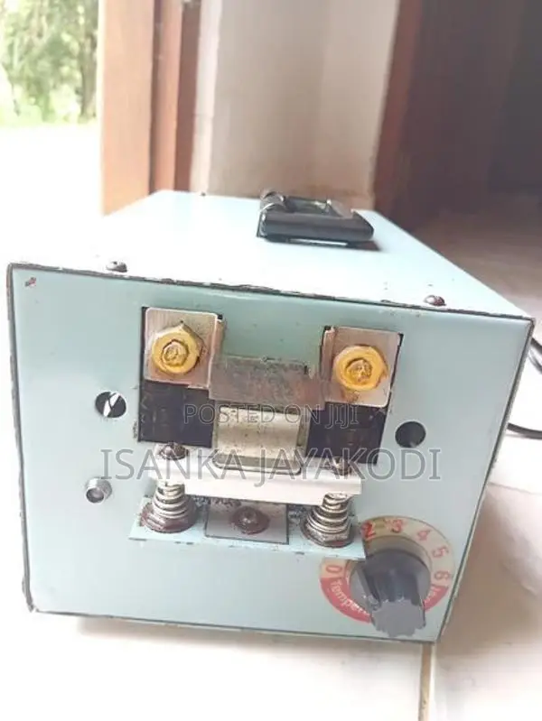 කිකිළියන්ගේ හොටවල් කපන මැෂිම