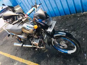 Bajaj CT100 2015