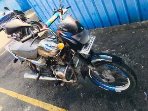 Bajaj CT100 2015