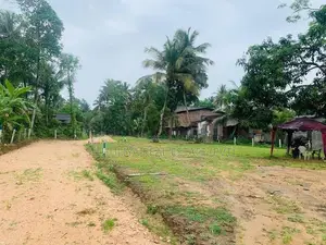 පොතුහැර ටවුමට ලගින්ම බිම් කොටස්