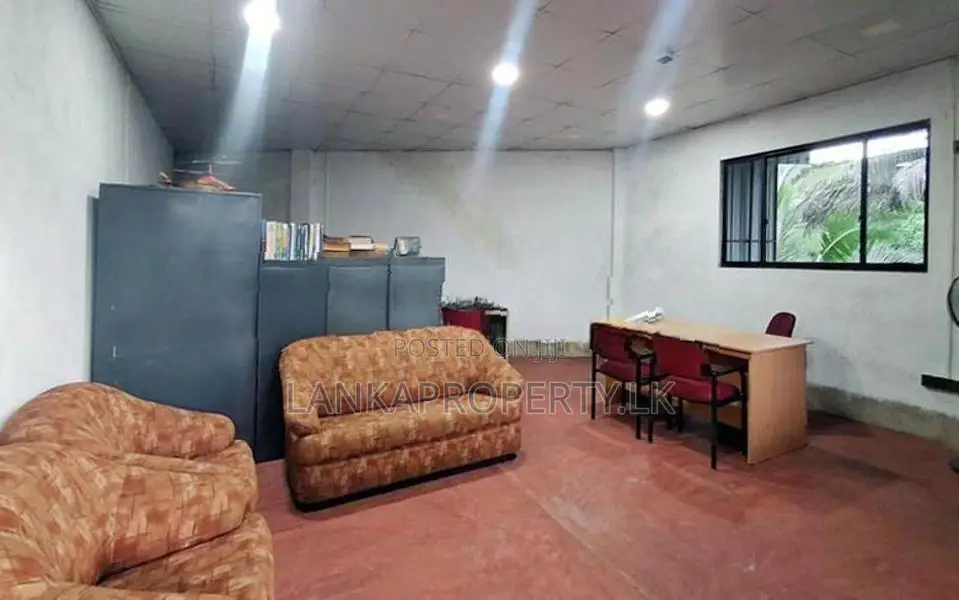 Running Atomobile Serice Center for Sale in Avissawella Road, Dehiovit