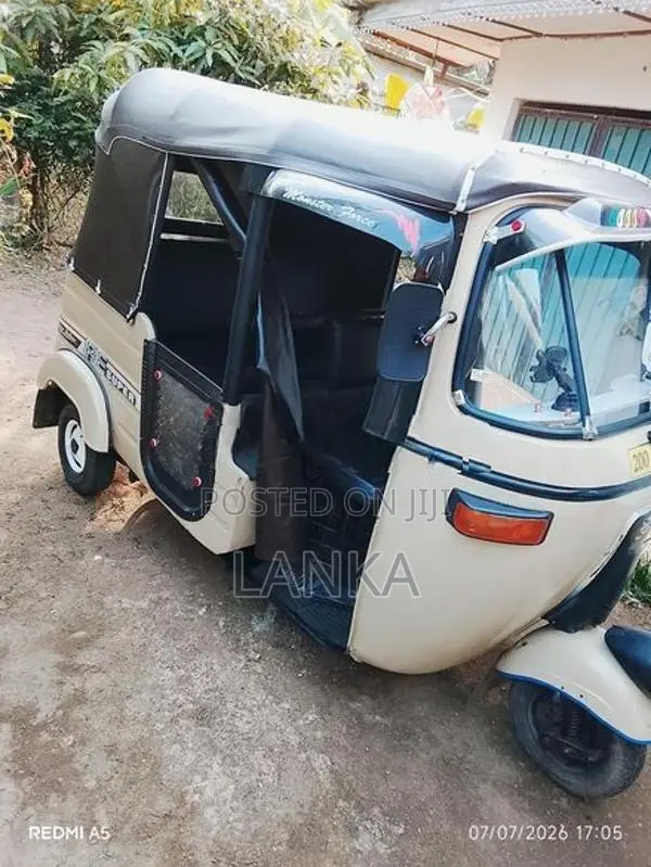 Bajaj RE 1994