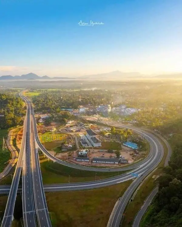 අගනා බිම් කොටස් පොතුහැරින් කුරුණෑගල