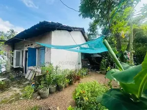 ( YS-1079)Valuable Residential Bare Land With House Sale in Kottawa