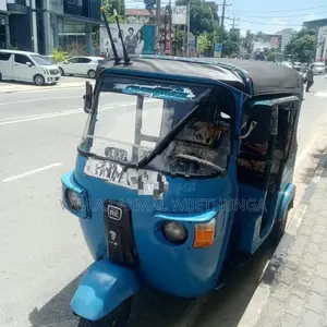 Bajaj RE 205 2014