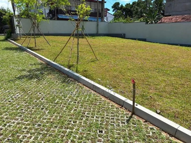 Boralesgamuwa Land for sale